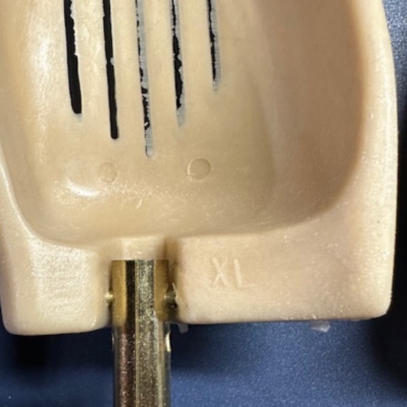 2 Pair Plastic Shoe Stretchers/Trees - Picture 7 of 8